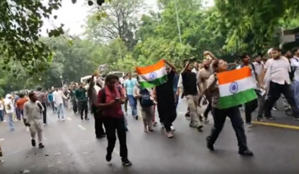 Tension at Delhi's Jantar Mantar as Police Deploy Barricades During Protest March