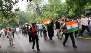 Tension at Delhi’s Jantar Mantar as Police Deploy Barricades During Protest March