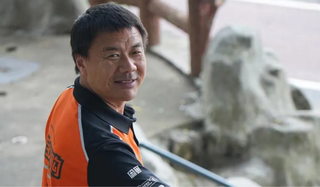 Food delivery man wins China's prestigious literary award
