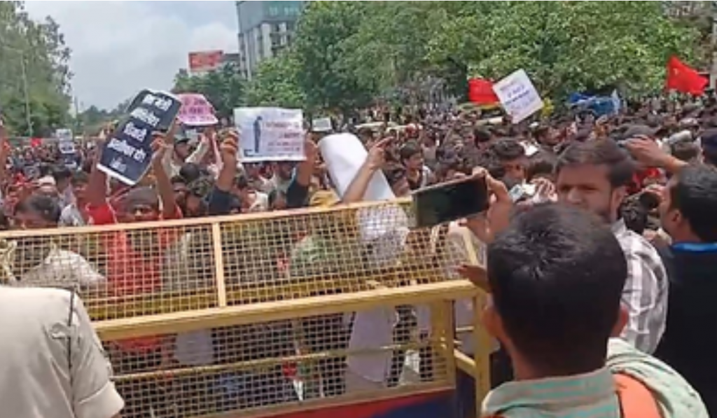 AISA Protest in Patna Turns Violent; Police Use Tear Gas, Water Cannons to Disperse Demonstrators