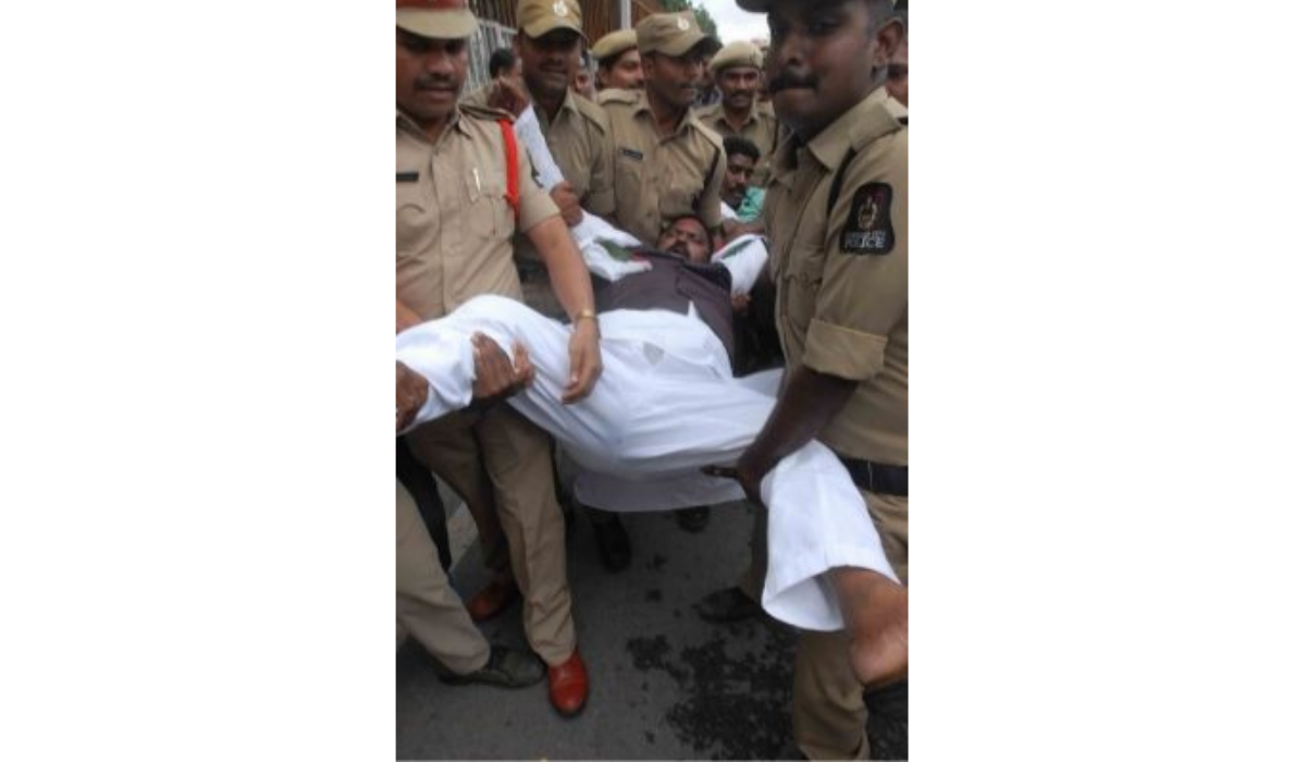 Police Stop Youth Congress Workers From Interrupting BRS Protest in Hyderabad