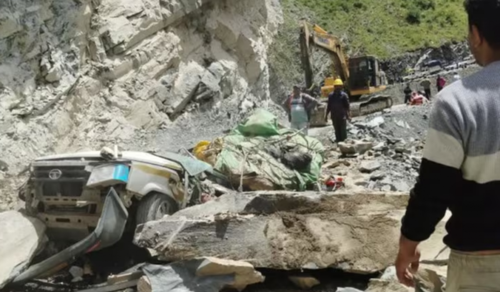13 Killed After Landslide Buries Cab in Himachal Pradesh's Lahaul-Spiti