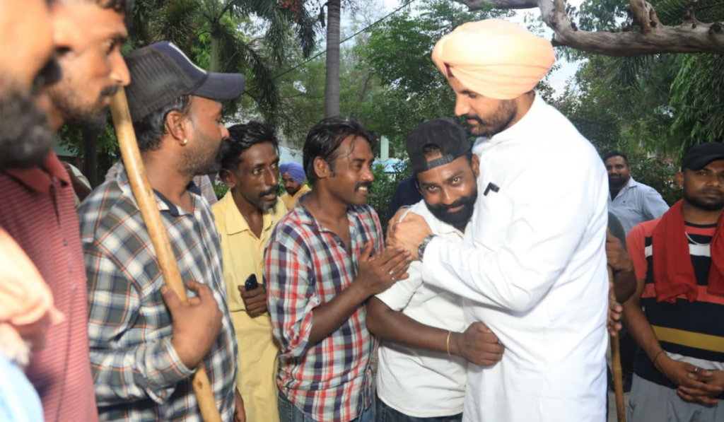 Raja Warring visits injured sanitation workers, calls Bhagwant Mann government anti-Dalit