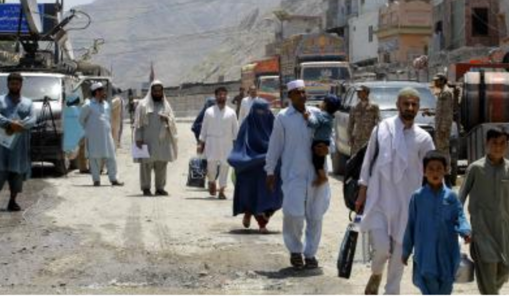 Over 2,000 Afghans return home from Pakistan, Iran in single day