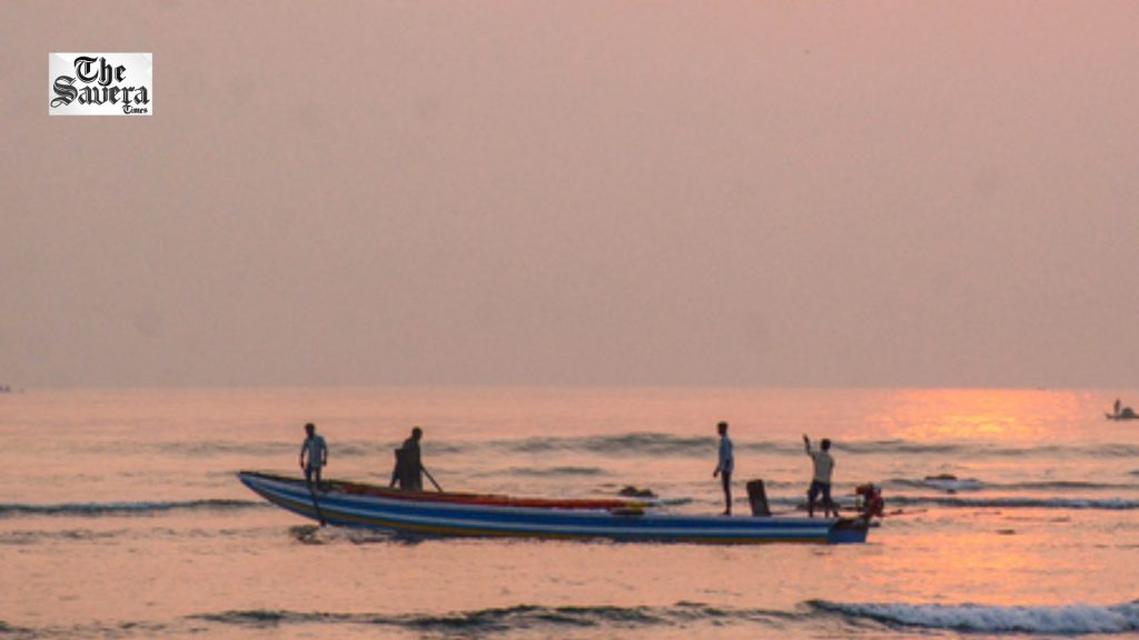 Visakhapatnam Boat Accident: Two Fishermen Injured After Fishing Boat Overturns