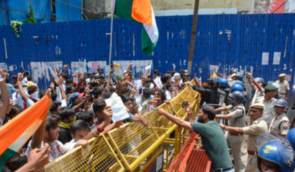 Bihar Bandh: Tension in Siwan as protesters clash with police