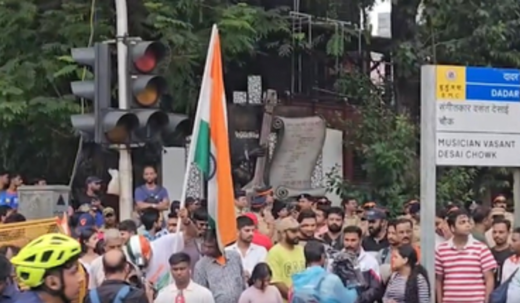 Day after Pradhan's resignation: Shiv Sena(UBT), MNS hold 'victory march' in Mumbai