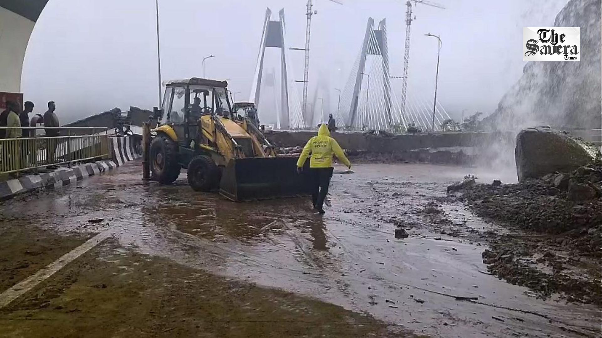 Mumbai-Pune Expressway Landslide: Missing Link Closed as Heavy Rain Disrupts Travel, Schools and Exams