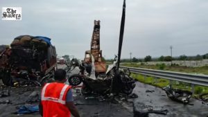 5 Killed, One Seriously Injured After Truck Rams Car on Samruddhi Expressway in Maharashtra