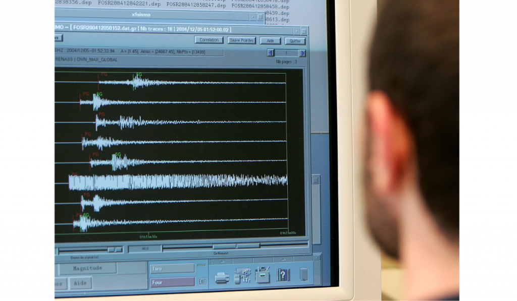 4.9-magnitude earthquake strikes Alaska