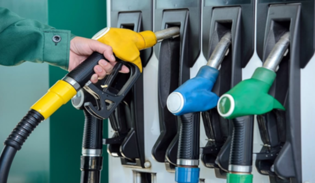 Tamil Nadu Petrol Pump Dealers Threaten to Stop UPI Payments Over Account Freezes