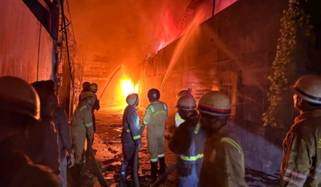2 Dead in Massive Fire at Delhi’s Raghubir Nagar Warehouse