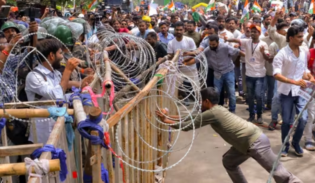Jharkhand Protest: Students Urge Rahul Gandhi to Withdraw Support, Plan CM Soren Gherao