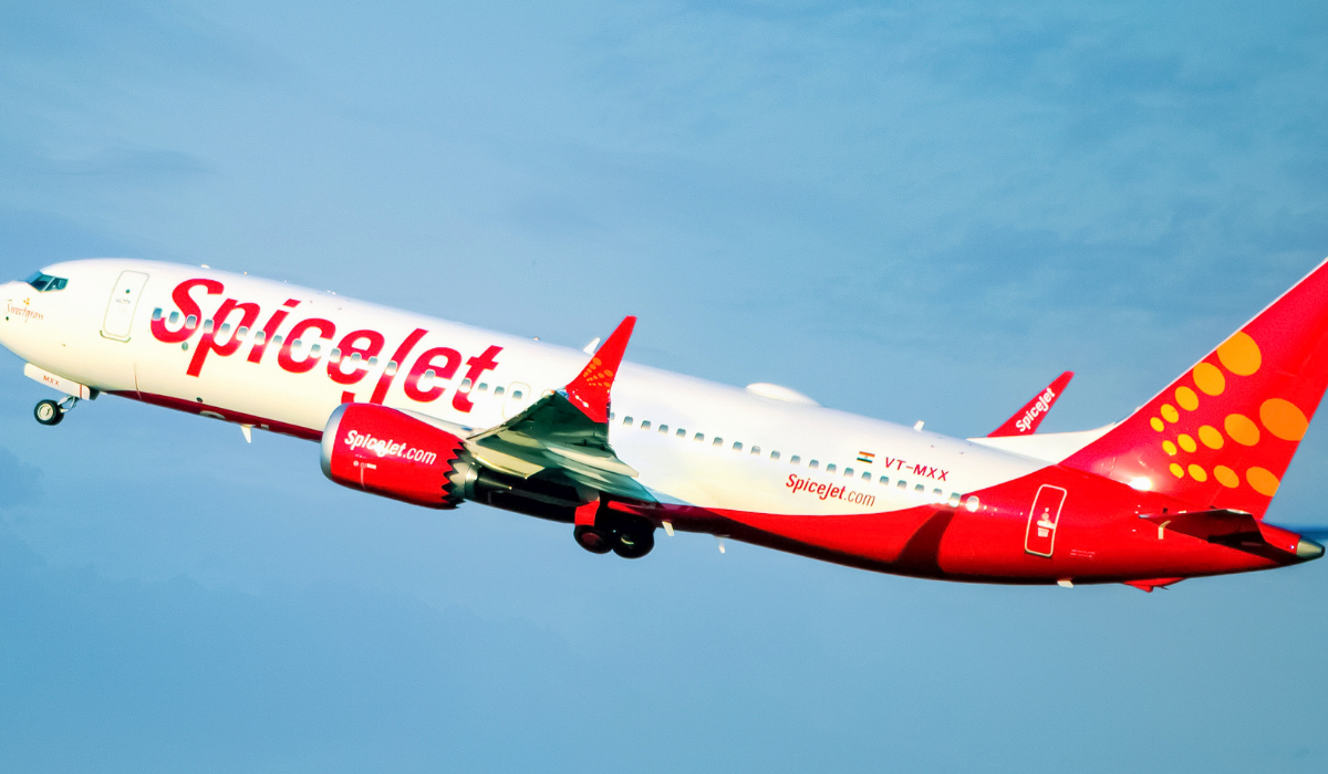 Chaos at Amritsar Airport: SpiceJet flight delayed by 17 hours, passengers demand refunds and alternative flights