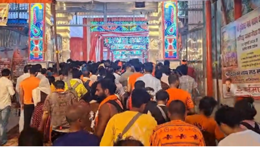Sawan Shivratri Celebrations: Devotees Throng Shiva Temples, Raise ‘Har Har Mahadev’