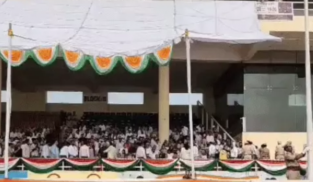 Jalandhar Cabinet Minister Mohinder Bhagat Hoists National Flag on Independence Day, Over 500 Sing National Anthem at Guru Gobind Singh Stadium