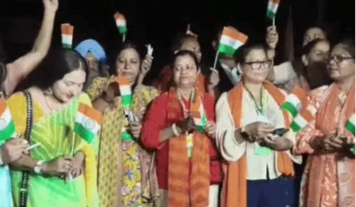 Indo-Pak Brotherhood on Display at Wagah-Attari Border as People Light Candles for Peace on Independence Day