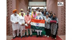 PM Modi Receives Handwoven Khadi Tiranga Made from Indigenous Organic Cotton by Punjab’s Kheti Virasat Mission