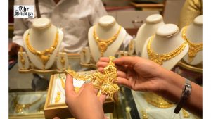 Gold Gains 4.73% Weekly as Fed Rate Hike Bets Weaken, Dollar Falls