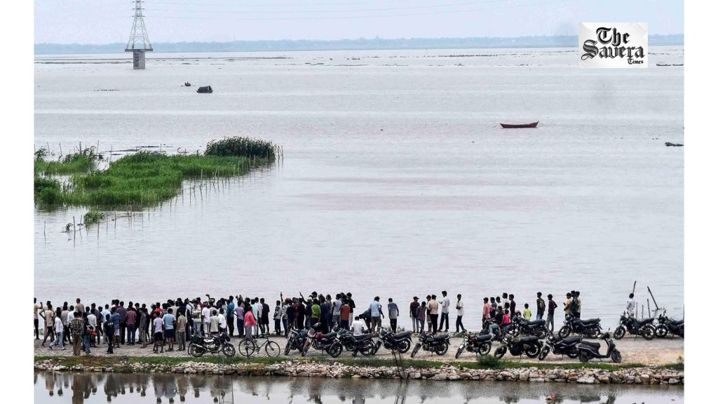 Ganga Water Level Rises in Varanasi, Ghats Cut Off; Cremations Shift to Higher Ground