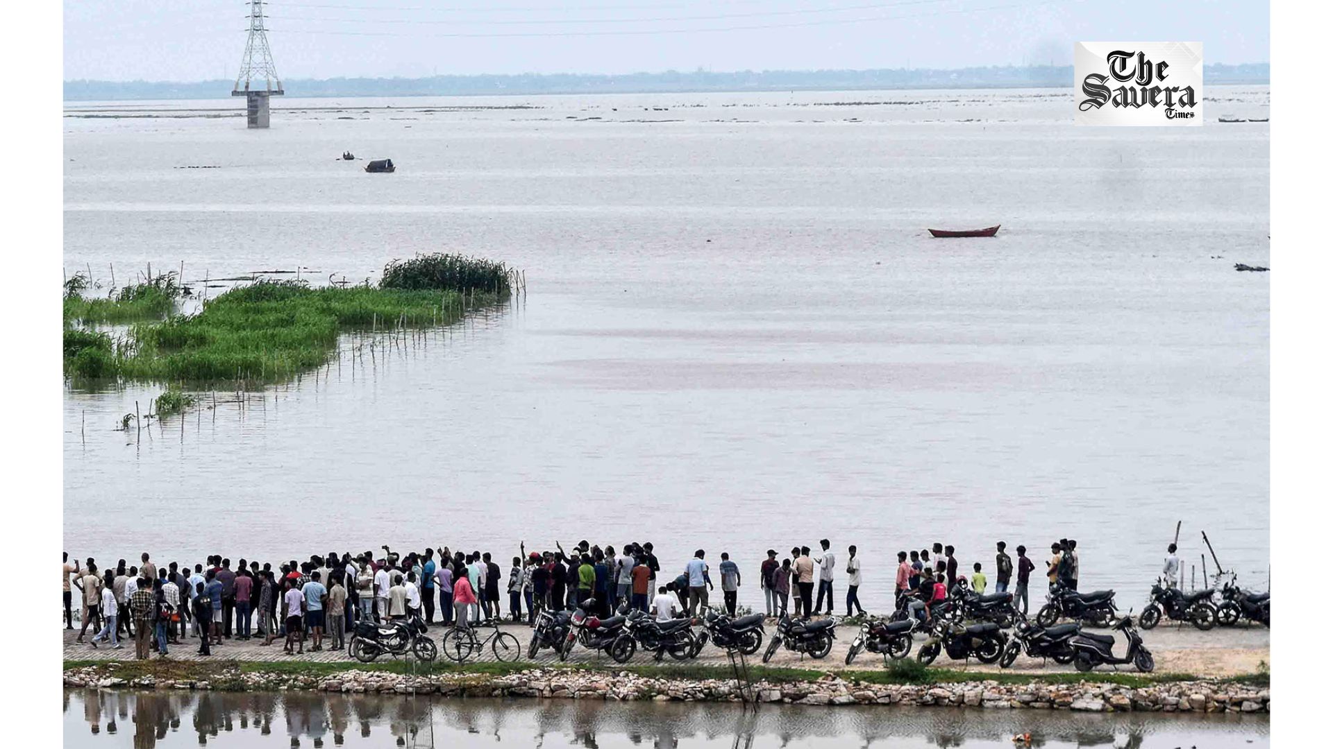 Ganga Water Level Rises in Varanasi, Ghats Cut Off; Cremations Shift to Higher Ground