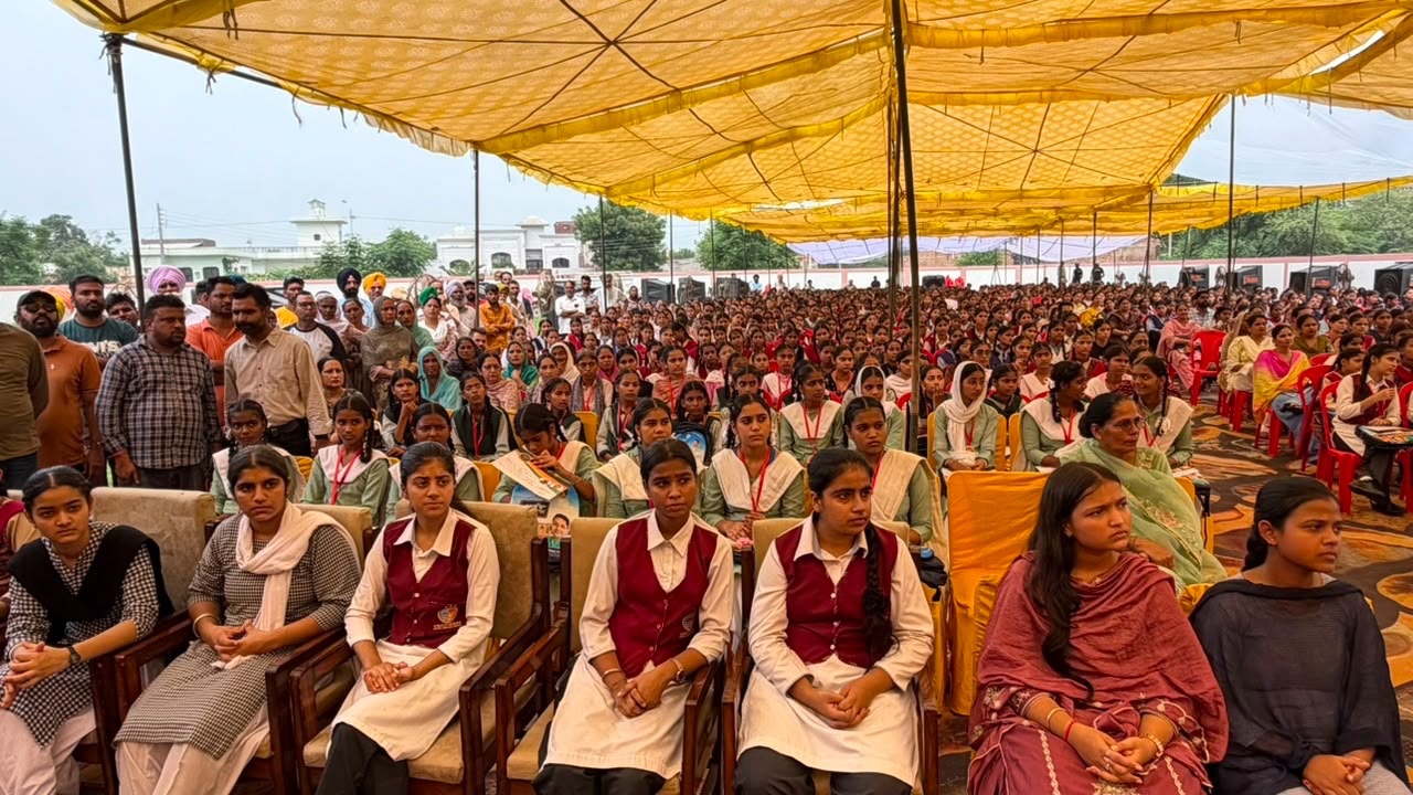In the first phase, 5,710 girl students studying in Classes 6 to 12 receive school bags