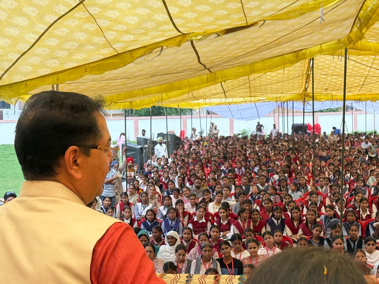 In the first phase, 5,710 girl students studying in Classes 6 to 12 receive school bags