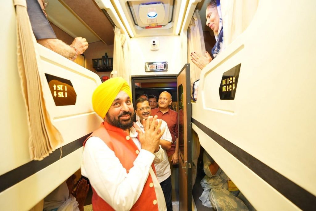AAP National Convenor Arvind Kejriwal & CM Bhagwant Singh Mann Flag Off All Buses in Hoshiarpur