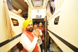 AAP National Convenor Arvind Kejriwal & CM Bhagwant Singh Mann Flag Off All Buses in Hoshiarpur