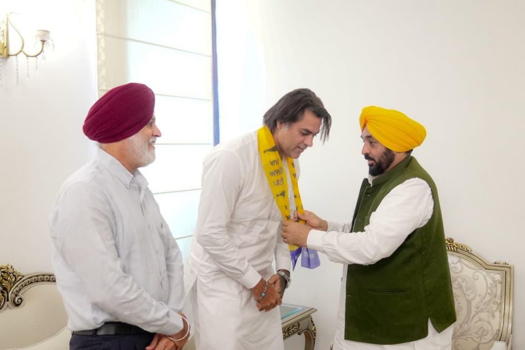 CM Bhagwant Singh Mann Welcomes Both Sports Personalities Into AAP, Says Their Experience Will Inspire Punjab’s Youth Towards Sports