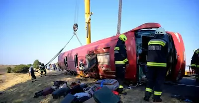 12 Killed, 10 Injured After Polish Bus Overturns on Hungary’s M3 Motorway