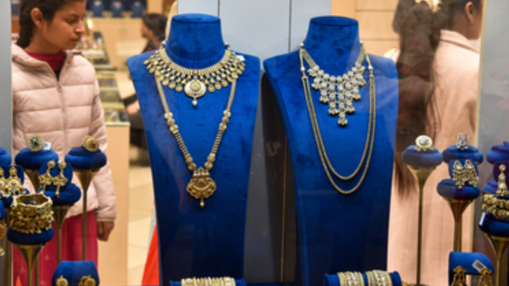 Gold, Silver Prices Range-Bound Ahead of US Fed Policy Decision