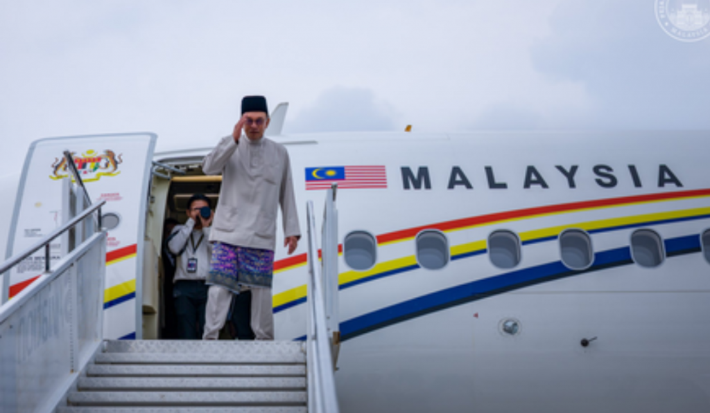 Malaysian PM Anwar Ibrahim Leaves for New Delhi, Kerala Visit Also on Schedule