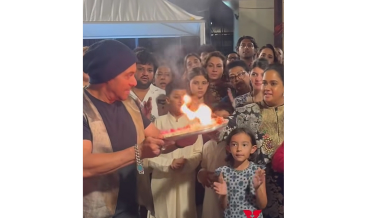 Salman Khan Gets Ganpati Aarti Step Wrong, Sister Arpita Khan Corrects Him