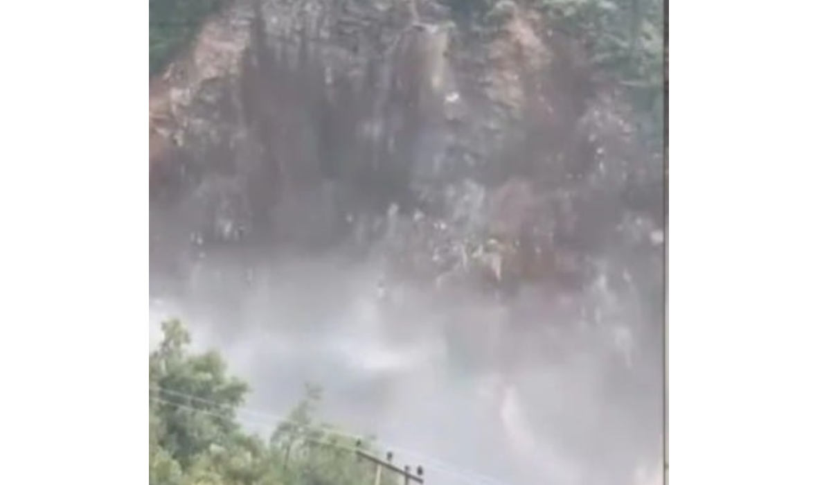 Landslide closes road in Shimla, debris falls near Janglikh Bridge
