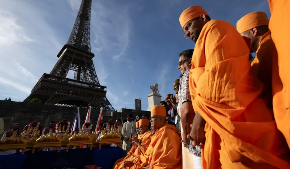 Controversy over keeping female staff away from Hindu delegation’s visit, Eiffel Tower chief to resign