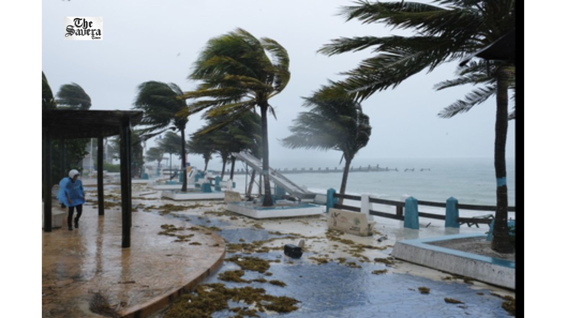 Hawaii Under State of Emergency as Hurricane Lowell Strengthens