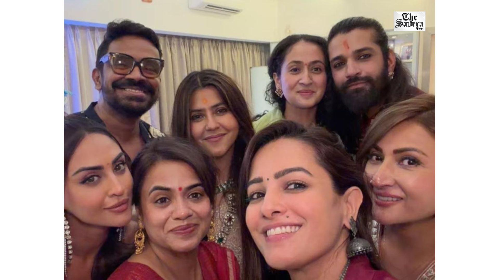Ekta Kapoor Poses With TV OG Villains Urvashi Dholakia, Anita Hassanandani At Ganpati Celebrations