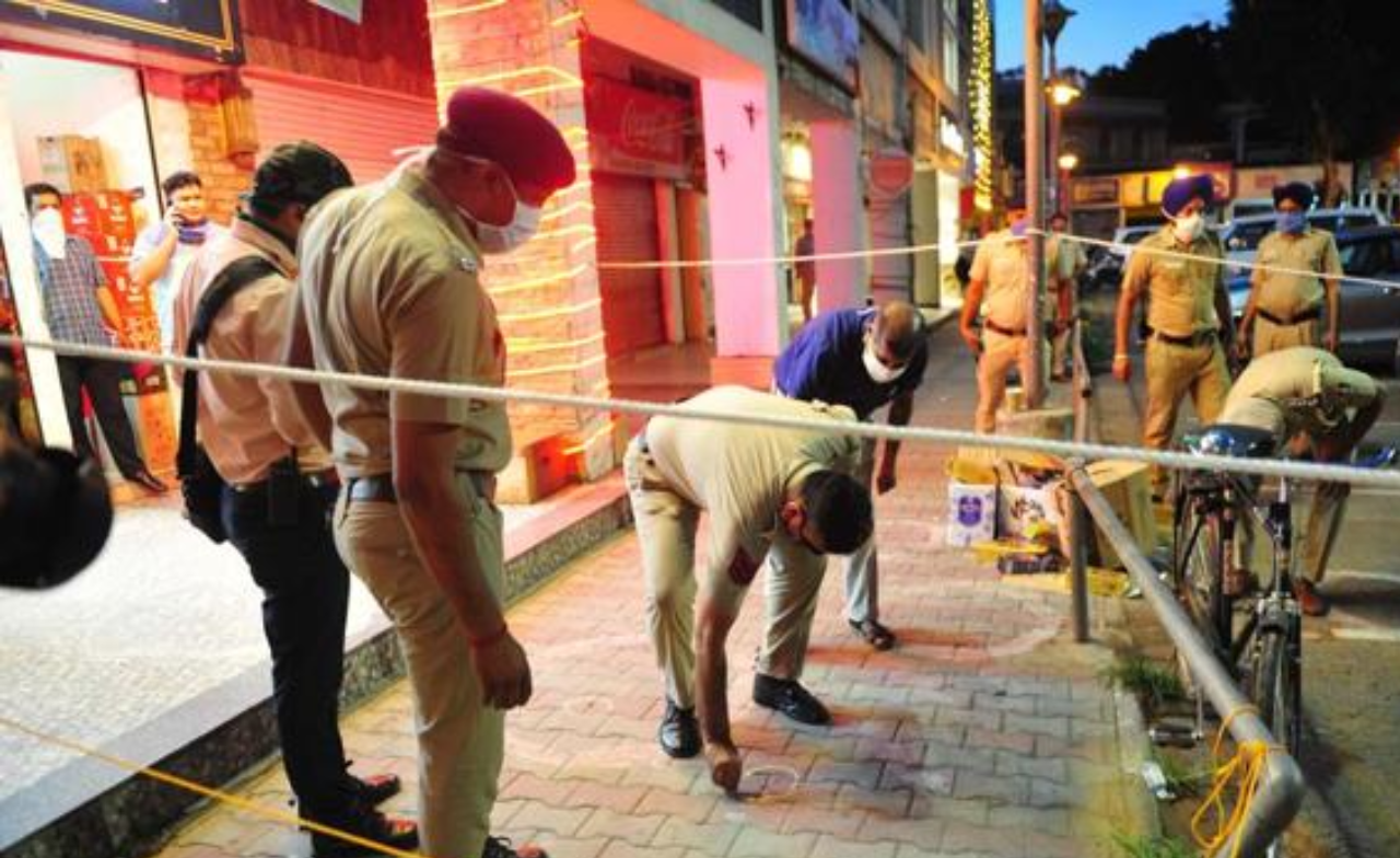 Two Youths Attack Chandigarh Liquor Shop With Bomb-Like Object, Flee on Activa