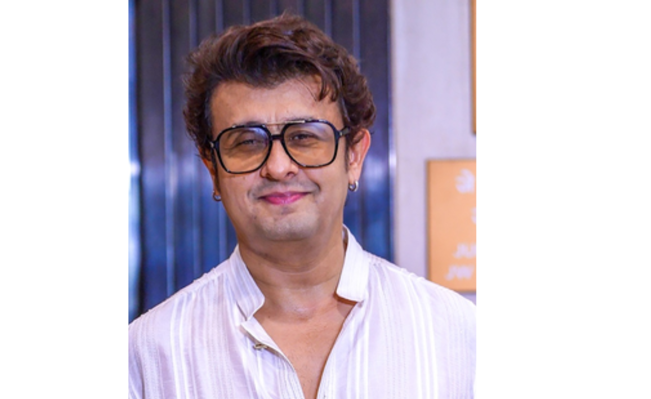 Sonu Nigam issues clarification on video of him reacting to Salman Khan’s singing