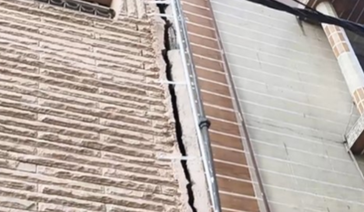 Four-storey building tilts in Delhi’s Gandhi Nagar, evacuated as MCD issues notice