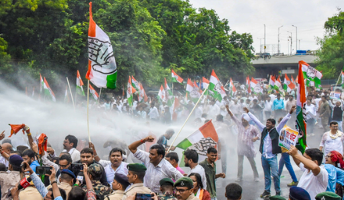 Bihar Congress, RJD protest against CEC Gyanesh Kumar over SIR issues; police use water canons