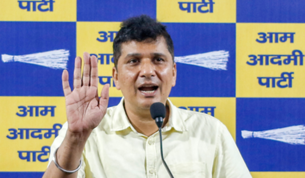 Delhi cop assault: FIR filed against Saurabh Bhardwaj, Jarnail Singh, AAP workers