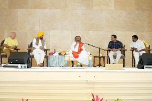 CM Bhagwant Singh Mann seeks blessings of Sri Sri Ravi Shankar with Arvind Kejriwal & Manish Sisodia
