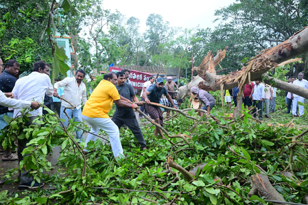 Cyclone Arnab: Telecom restoration efforts underway in affected districts