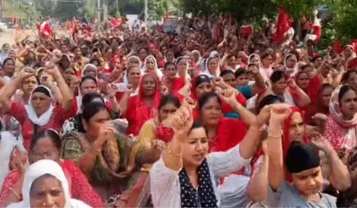 Anganwadi Workers Protest Outside Harbhajan Singh’s Jalandhar Home, Raise Demands Against Centre