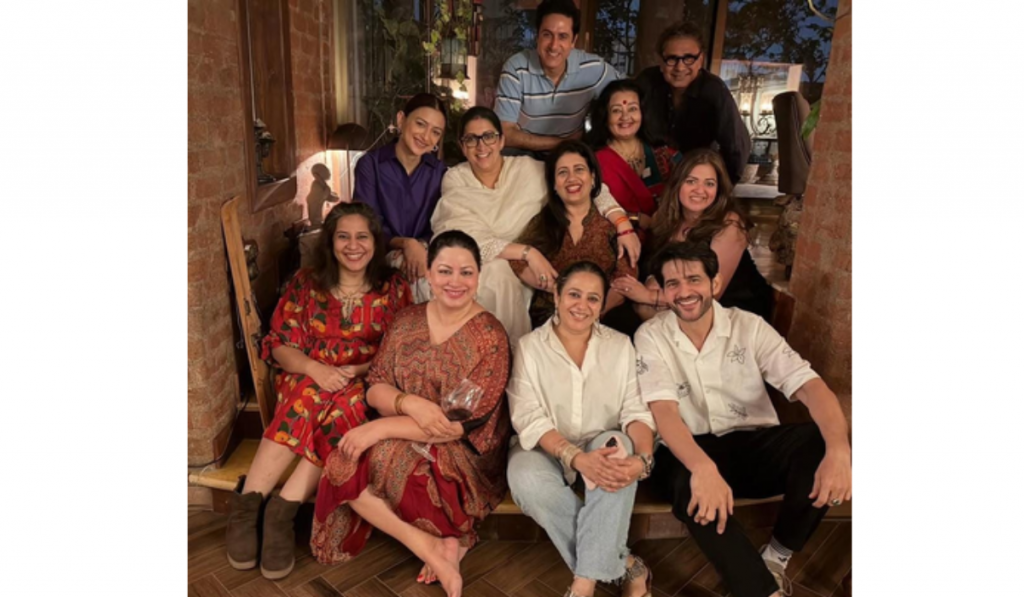 ‘Kyunki Saas Bhi…’ gang Smriti Irani, Apara Mehta, Gauri Pradhan & others reunite ahead of show’s finale
