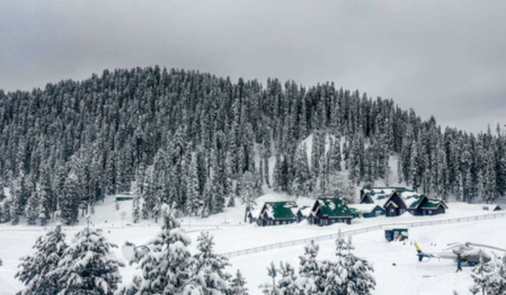 Fresh Snowfall Covers J&K Mountain Passes, Gulmarg Welcomes Winter Magic