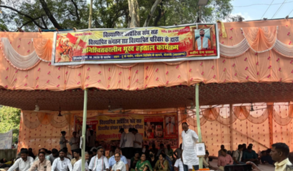 Protest intensifies at Bokaro Steel Plant, 106 displaced youth on hunger strike; two gates closed