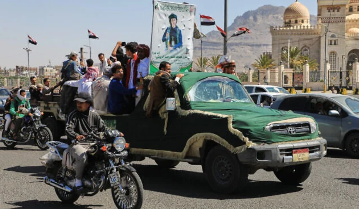 At Least 20 Killed as Houthis Fire Ballistic Missiles at Yemen Military Camp